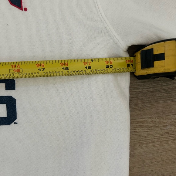 Champion White UConn Huskies Crewneck Sweater - Picture 7 of 8